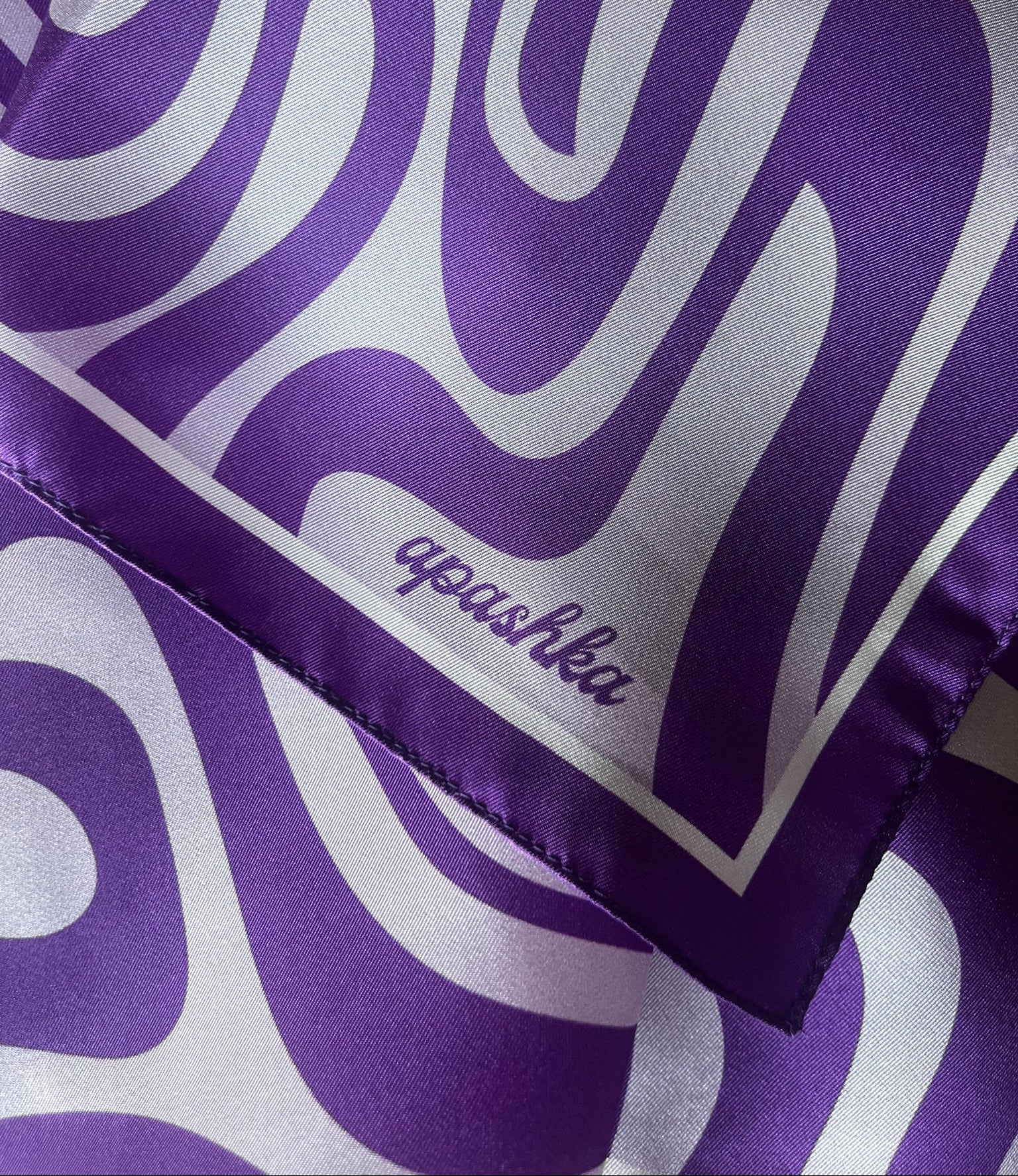 Purple silk fabric with white wavy patterns and 'apashka' branding.